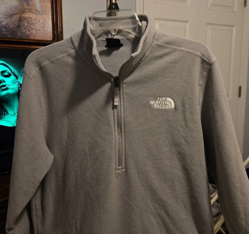The North Face Men's Light Gray Quarter-Zip Sweater